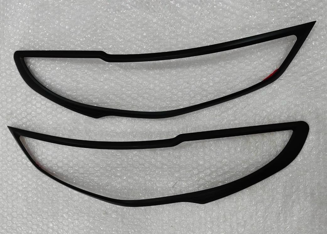 Mazda BT50 Headlight Trim Set 2021+